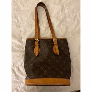 Authentic Louis Vuitton Monogram Bucket Bag. Great condition.